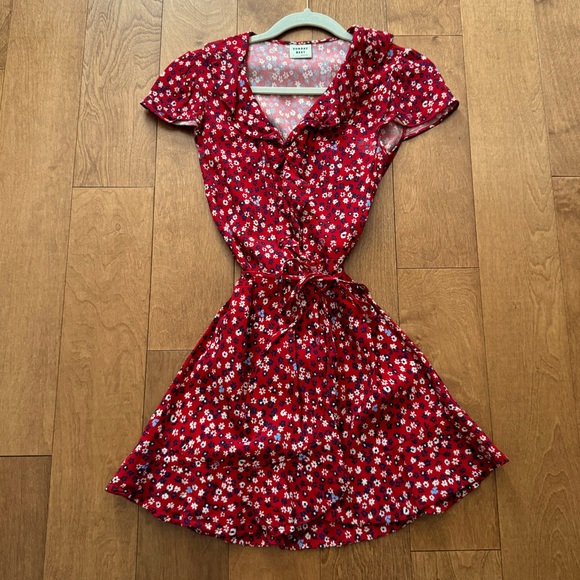 Aritzia Dresses & Skirts - Aritzia Sunday Best red floral wrap mini dress, size S